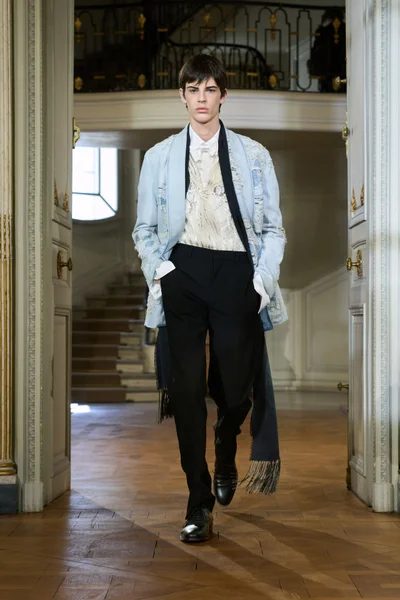 Look 8